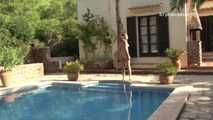 042006 Nude Leticia Pees In The Pool