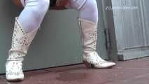 047016 Yassie Pees Outside A Fire Exit