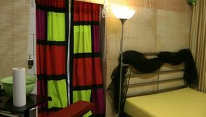 Verbotenerweise Hose und Slip getragen