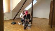 Elena und Stefanie - Die Bürobesichtigung Teil 1 von 8