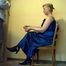 Stuhlfesselung im blauen Kleid