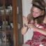 Saskia auf dem Stuhl mit Klebeband 2/2