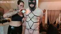 Nippelqual mit Gummistiefeln 