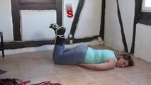 Sarah im hogtie gefesselt von Ginger 1/2