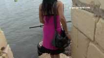 016191 Eve Takes A Daring Pee Into The Sea