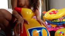 602 Amirah Adara comes over and starts to pop right away