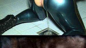 PISSING IN LATEX SUIT