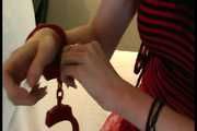 Devin: Goth Girl in roten Handschellen (MPG)