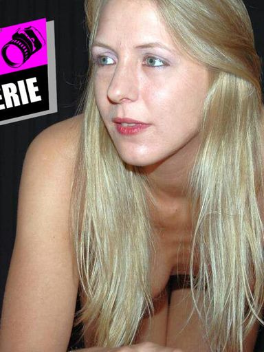 Photo series: Tatjana spreads her legs