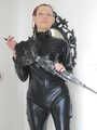 Herrin Nycky im schwarzen Catsuit