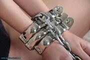 Triple Irish 8 handcuffs