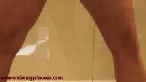 Lola and Domi Piss 01