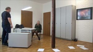 Xara - Geschäftsfrau in Schwierigkeiten im Büro Teil 3 von 9