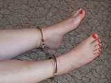 Sandra polished her nails