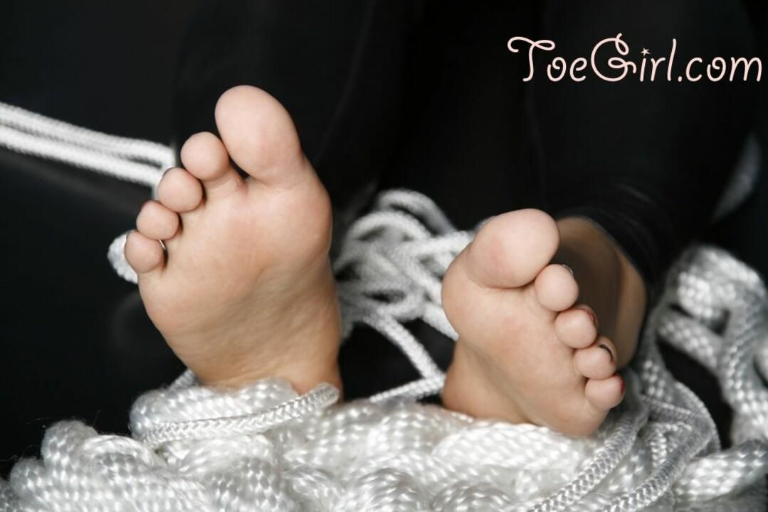Bare feet and Rope