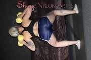 ***COURTNEY***NEW MODELL***watching Courtney during her workout with barbells wearing a sexy shiny nylon shorts and a top  (Pics)