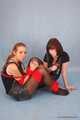 Alexa und Catt - Das freche Model fesselt ihre Freundin am Set eines Fotoshootings