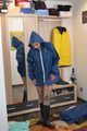 Miss Francine gefesselt und geknebelt in lagenweise Nylon Regensachen und einer silbernen Hotpants