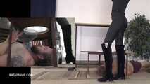 Tatjana peeing in the slave's mouth and instructing the subgirl to do the same PP B