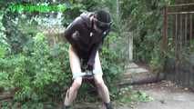 095003 Rock Chick Denise Pees In A Suburban Lane