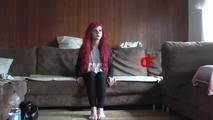 Angi mit Seilen zu Hause gefesselt 1/2