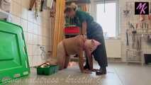 Clip #001 Veterinarian in green - Live inspection and anal examination