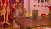 Got horny and fingered while chatting
