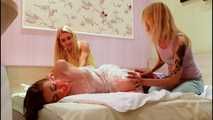 Francis, Mishel, Black Rose - Hogtied-Walze wird eingewickelt und gehänselt (video)