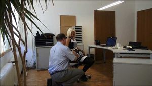 Melina - Kitzeliger Überfall Teil 2 von 7