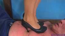 Daliah: signing with high-heels