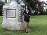 016082 Eve Takes A Pee Break By The Alfred de Musset Statue