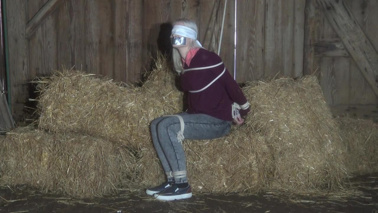 Elysa`s erstes mal gefesselt 2/2