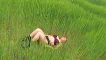 Soraya in dessous outdoor 1/2