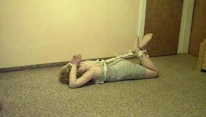 Lena in verschiedenen Fesselungen 2/2