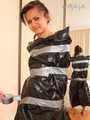 Vijaya - Hogtaped in Müllsack 01