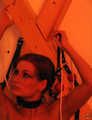 Ein Plastik-Bondage für Elaine!