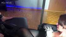 Die Arschfotze mit dem Monsterdildo gestopft
