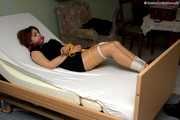 Nina A - Ans Bett gefesselt 2