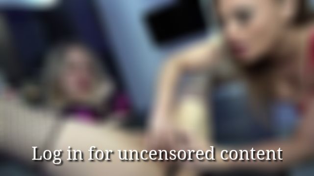 Two lesbians destroy each other's wet cunt!