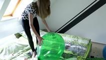 balloon clean-Up (sitting, knee, fingernail)