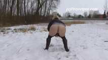 032072 A Bleak Winter Pee From Sam
