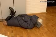 Elena - Gefesselt im Büro