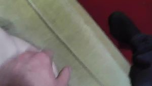 Lucy in KLebeband und gekitzelt