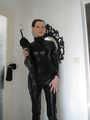 Herrin Nycky im schwarzen Catsuit