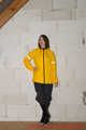 Miss J testet eine neue und eine alte AGU Regenjacke