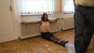 Paulette - Kitzeliger Überfall Teil 6 von 6