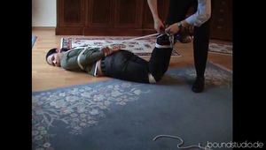 Akasha in einem neuen Hogtied!