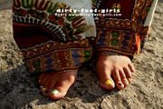 Hippie Girl go barefoot