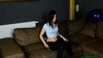 sitpopping in black jeans