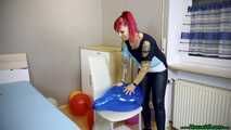 sit2pop B12 and B14 in black leggings on the chair